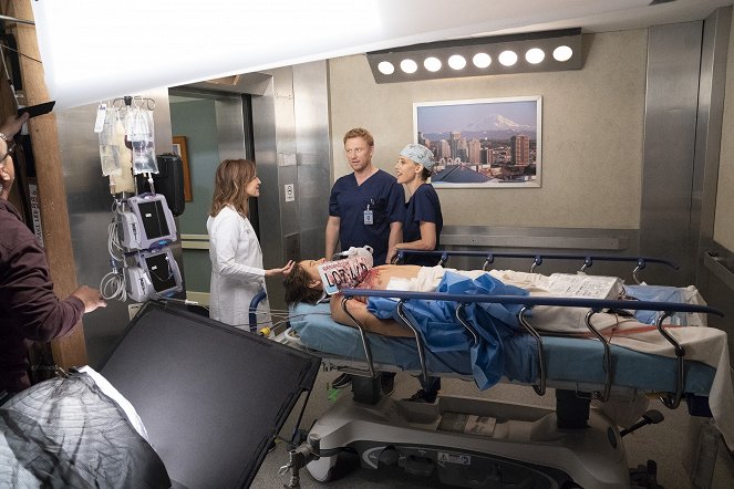 Grey's Anatomy - Die jungen Ärzte - Ein Sturm zieht auf - Dreharbeiten - Caterina Scorsone, Kevin McKidd, Kim Raver