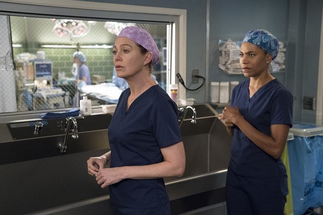 Grey's Anatomy - Season 15 - Blowin' in the Wind - Photos - Ellen Pompeo, Kelly McCreary