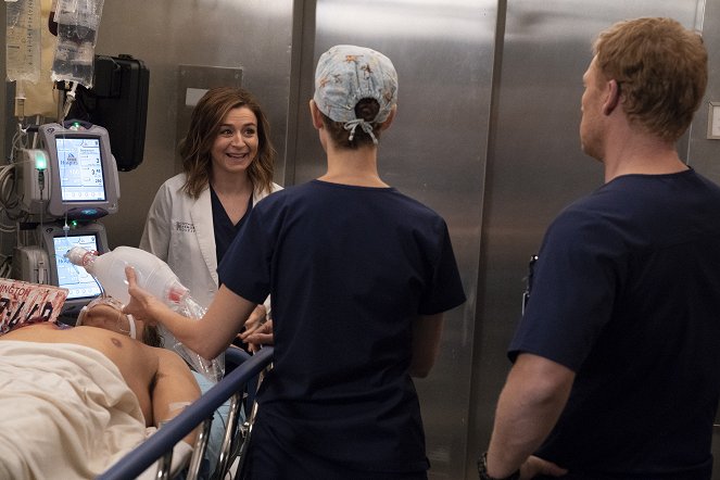 Grey's Anatomy - Season 15 - Blowin' in the Wind - Van film - Caterina Scorsone