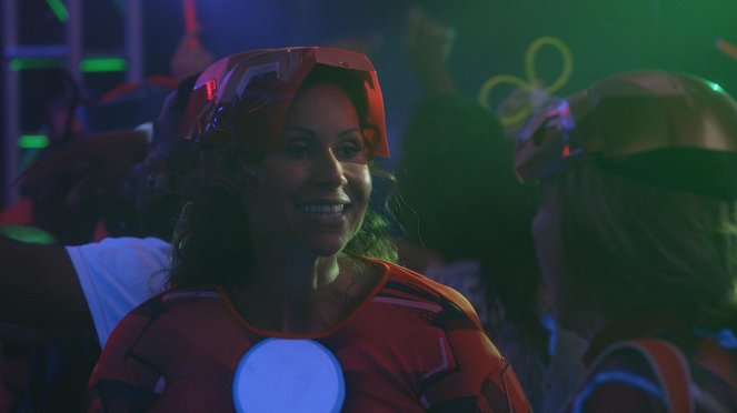 Hallatlan - Season 3 - B-E BE A SŰRŰJÉBE - Filmfotók - Minnie Driver