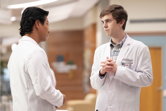 The Good Doctor - Empathy - Photos - Will Yun Lee, Freddie Highmore