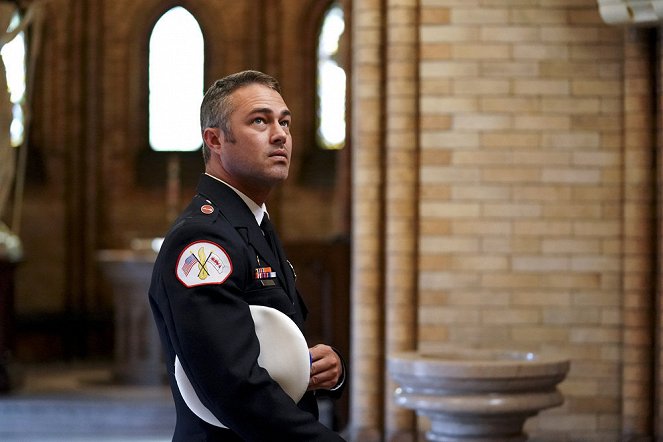 Chicago Fire - Season 7 - What Will Define You - Photos - Taylor Kinney
