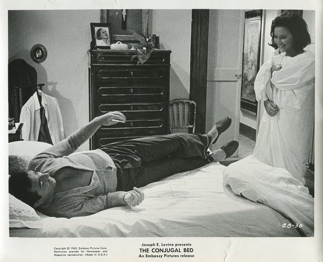 The Conjugal Bed - Lobby Cards - Ugo Tognazzi, Marina Vlady