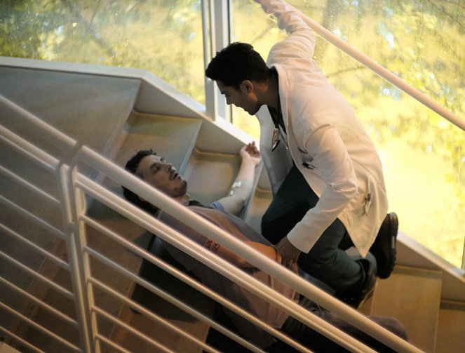 Atlanta Medical - Season 2 - Stromausfall - Filmfotos - Tate Ellington, Manish Dayal