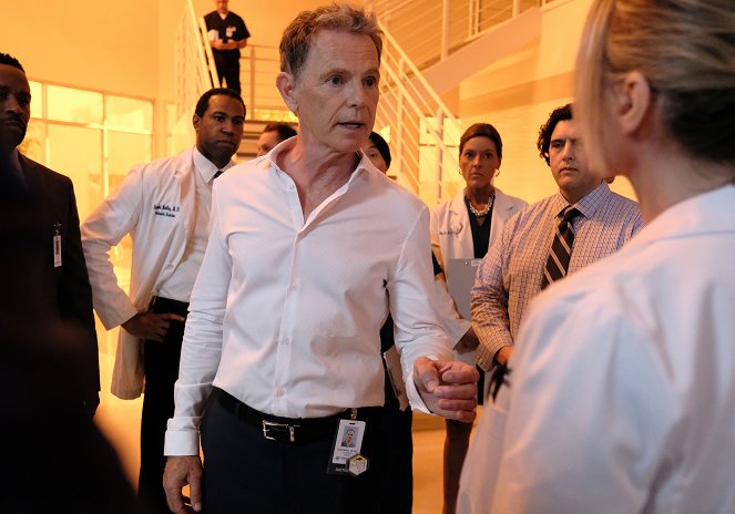 Atlanta Medical - Season 2 - Stromausfall - Filmfotos - Bruce Greenwood
