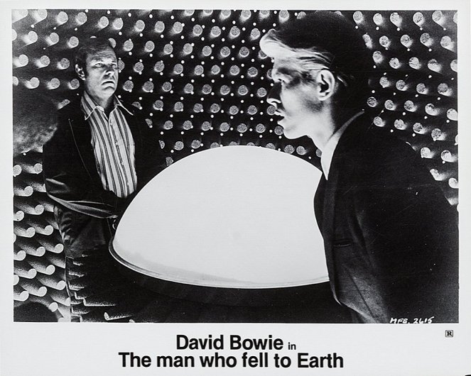 Człowiek, który spadł na Ziemię - Lobby karty - Rip Torn, David Bowie