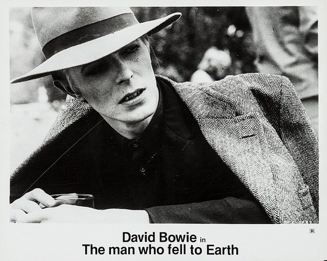 Muž, který spadl na Zemi - Fotosky - David Bowie