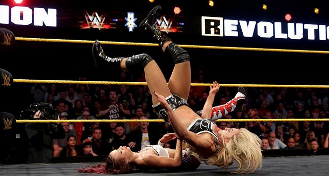 NXT TakeOver: R Evolution - De la película - Mercedes Kaestner-Varnado, Ashley Fliehr