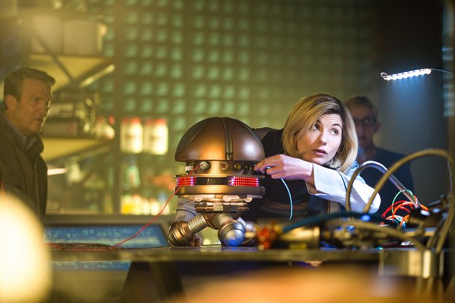 Doctor Who - Kerblam! - Photos - Bradley Walsh, Jodie Whittaker