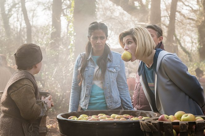 Doctor Who - The Witchfinders - Photos - Mandip Gill, Jodie Whittaker