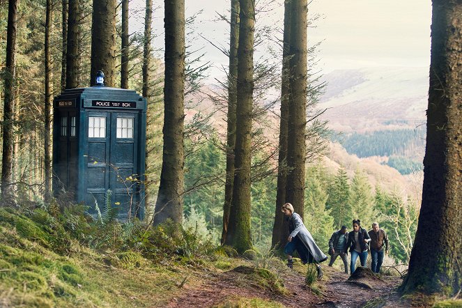 Doctor Who - Verkehrte Welt - Filmfotos - Jodie Whittaker, Tosin Cole, Mandip Gill, Bradley Walsh
