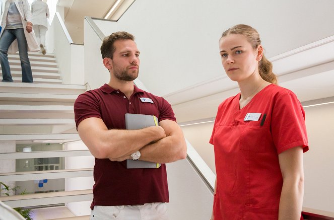 In aller Freundschaft – Die Krankenschwestern - Season 1 - Vertrauen - Z filmu