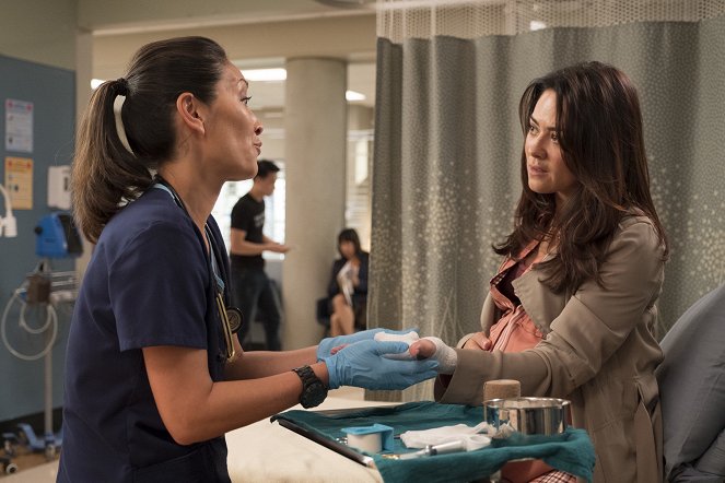 The Good Doctor - Season 2 - Quarantine - Photos - Christina Chang, Camille Guaty