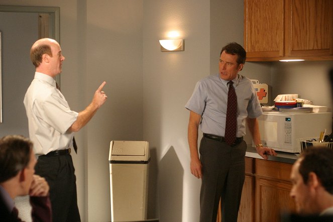 Malcolm in the Middle - Season 5 - Dirty Magazine - Photos - Bryan Cranston