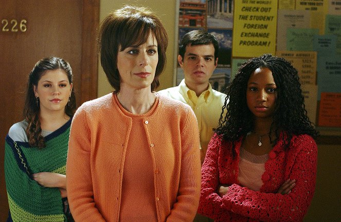 Malcolm in the Middle - Season 5 - Malcolm Visits College - Photos - Jane Kaczmarek