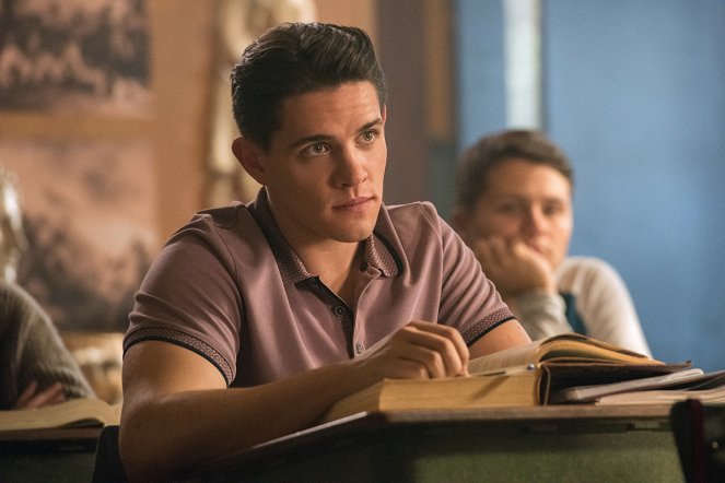Riverdale - Chapter Forty-One: Manhunter - Photos - Casey Cott