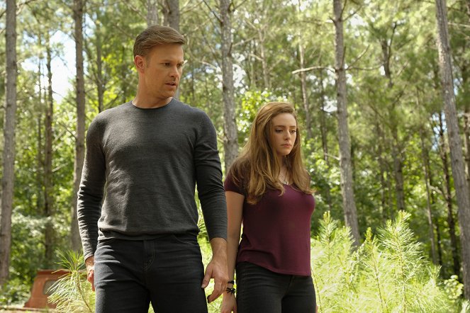 Legacies - Some People Just Want to Watch the World Burn - Photos - Matthew Davis, Danielle Rose Russell