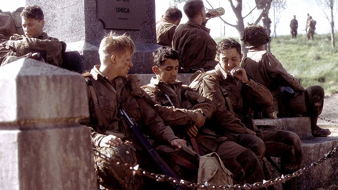 Taistelutoverit - Carentan - Kuvat elokuvasta - Dexter Fletcher, Marc Warren, James Madio