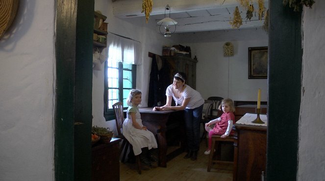 Naše tradice - Svatá Barbora a svatá Lucie - Filmfotos