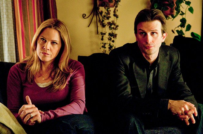 In Plain Sight - Season 3 - Father Goes West - Photos - Mary McCormack, Frederick Weller