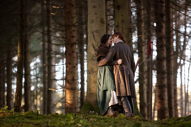 Outlander - Die Highland-Saga - Geteiltes Land - Filmfotos - Caitríona Balfe, Sam Heughan