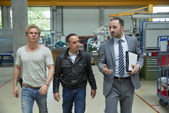 Alarm für Cobra 11 - Die Autobahnpolizei - Season 21 - Der Ernst des Lebens - Filmfotos - Daniel Roesner, Erdogan Atalay, Robert Schupp