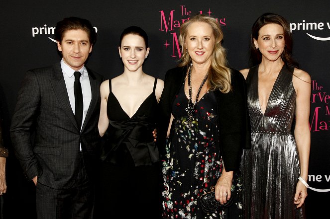The Marvelous Mrs. Maisel - Season 2 - Eventos - Premiere screening at New York's Paris Theatre on November 29, 2018 - Michael Zegen, Rachel Brosnahan, Marin Hinkle