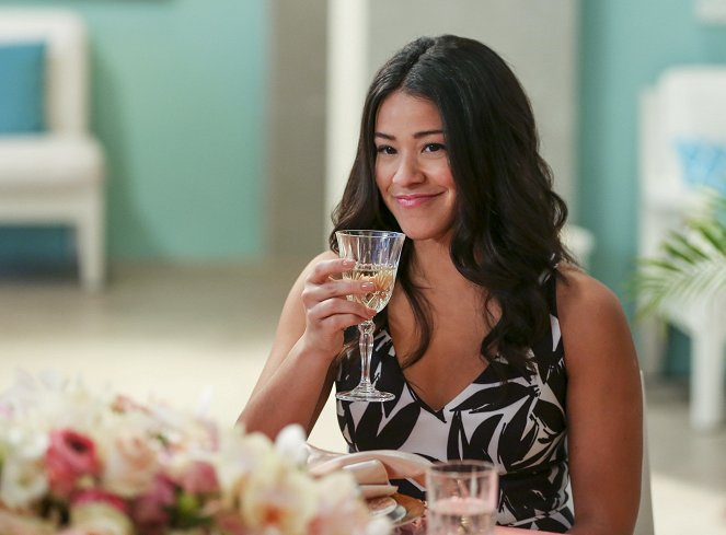Jane the Virgin - Chapter Thirty-Four - Photos - Gina Rodriguez