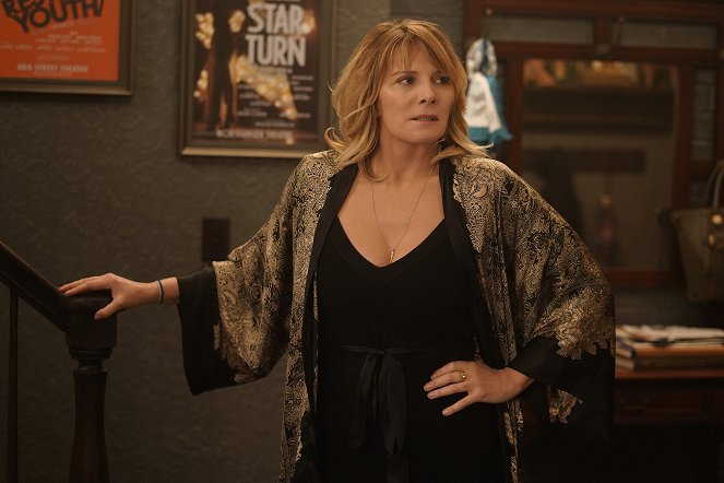 Tell Me a Story - Season 1 - Chapter 5: Madness - Photos - Kim Cattrall