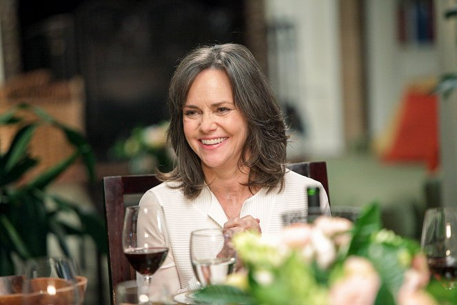 Brothers & Sisters - Safe at Home - Photos - Sally Field