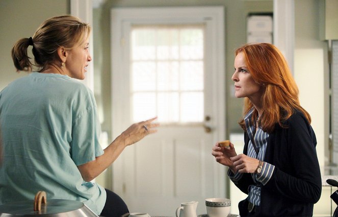 Zúfalé manželky - The Thing That Counts Is What's Inside - Z filmu - Felicity Huffman, Marcia Cross