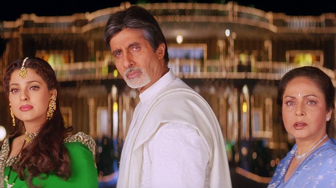Ek Rishtaa: Ein Bund für’s Leben - Filmfotos - Juhi Chawla, Amitabh Bachchan