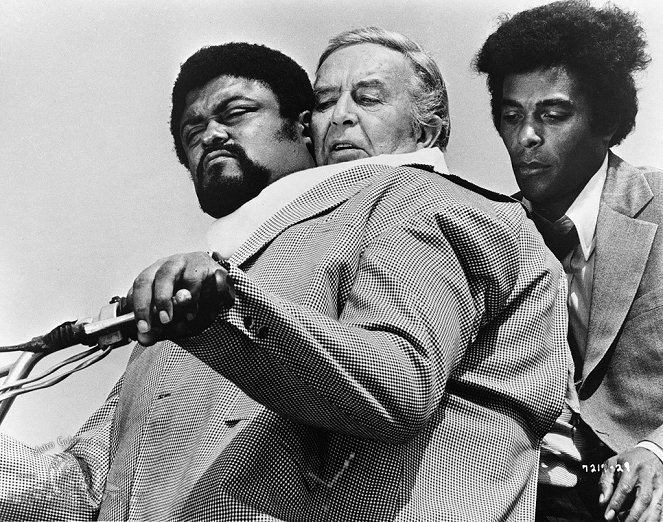 Věc se dvěma hlavami - Z filmu - Roosevelt Grier, Ray Milland, Don Marshall