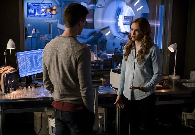 The Flash - The Icicle Cometh - Photos - Danielle Panabaker