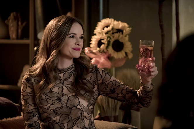 The Flash - O Come, All Ye Thankful - Photos - Danielle Panabaker