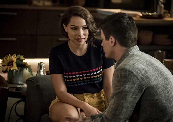 The Flash - O Come, All Ye Thankful - Photos - Jessica Parker Kennedy, Grant Gustin