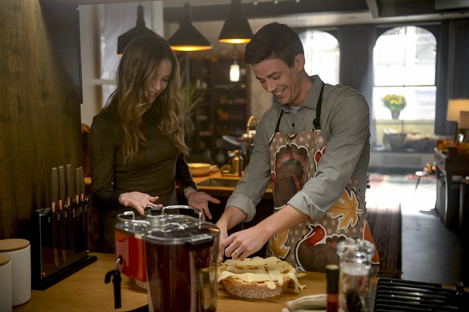 The Flash - O Come, All Ye Thankful - Photos - Danielle Panabaker, Grant Gustin