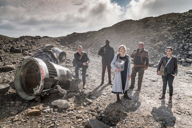 Doctor Who - The Battle of Ranskoor Av Kolos - Photos - Bradley Walsh, Tosin Cole, Jodie Whittaker, Mark Addy, Mandip Gill