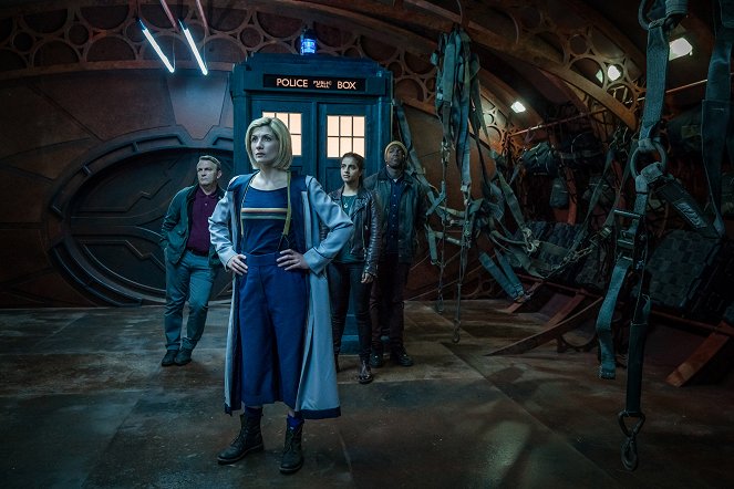 Doctor Who - Auf dem Pfad der Vergeltung - Filmfotos - Bradley Walsh, Jodie Whittaker, Mandip Gill, Tosin Cole