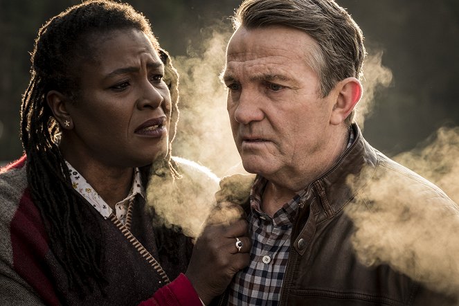 Doctor Who - It Takes You Away - Photos - Sharon D. Clarke, Bradley Walsh