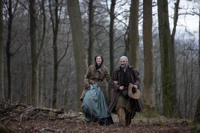 Outlander - Die Highland-Saga - Flüchtiges Glück - Filmfotos - Caitríona Balfe, Duncan Lacroix