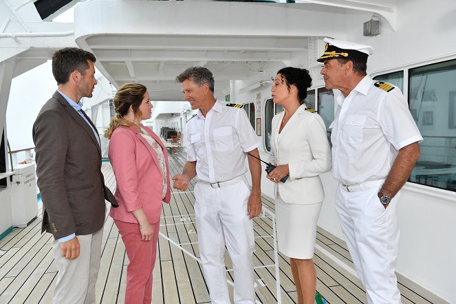 Kreuzfahrt ins Glück - Hochzeitsreise auf die Kykladen - Photos - Jan Hartmann, Caroline Maria Frier, Nick Wilder, Barbara Wussow, Sascha Hehn