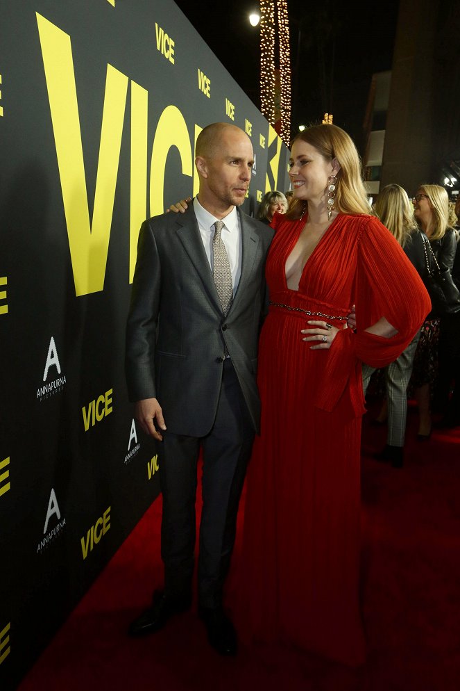 Viceprezident - Z akcií - World Premiere of VICE at the Samuel Goldwyn Theater at the Academy of Motion Picture Arts & Sciences on December 11, 2018 - Sam Rockwell, Amy Adams