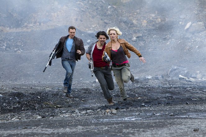 Primeval - Rückkehr der Urzeitmonster - Das Ende der Zukunft (2) - Filmfotos - Ciarán McMenamin, Andrew Lee Potts, Hannah Spearritt