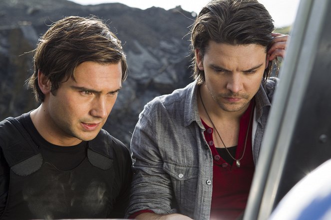 Primeval - The End of the Future: Part 2 - Photos - Ben Mansfield, Andrew Lee Potts
