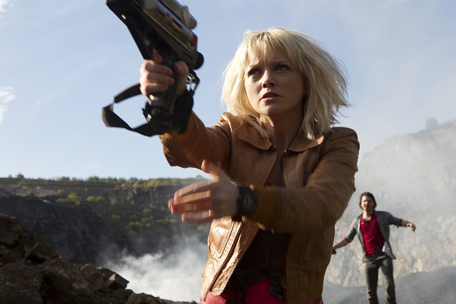 Primeval - Season 5 - The End of the Future: Part 2 - Photos - Hannah Spearritt