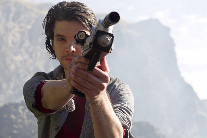 Primeval - Season 5 - The End of the Future: Part 2 - Photos - Andrew Lee Potts