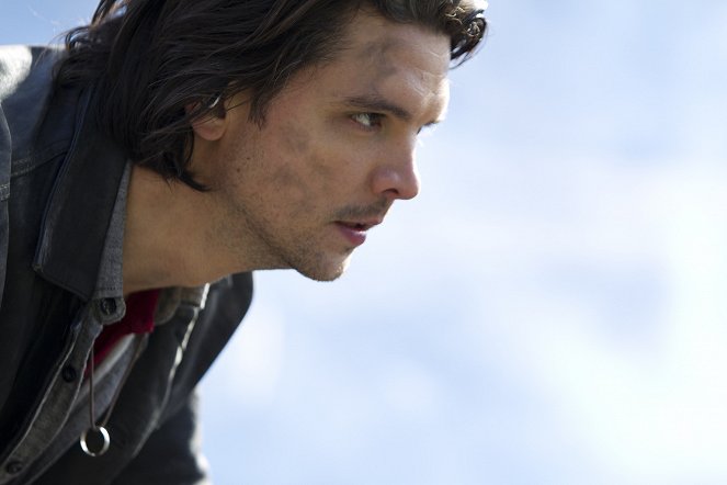 Primeval - Season 5 - The End of the Future: Part 2 - Photos - Andrew Lee Potts