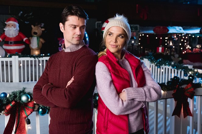 Four Christmases and a Wedding - Photos - Corey Sevier, Arielle Kebbel