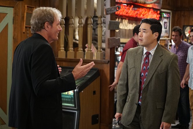 Fresh Off the Boat - B as in Best Friends - Photos - Randall Park